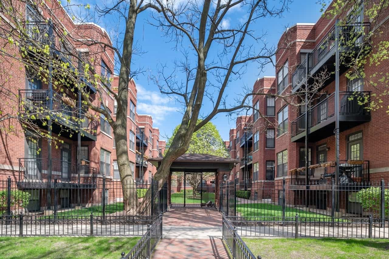 2709 N Mildred Ave, Chicago, IL 60614 » Zentro